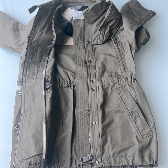 Burberry Children Stylish  Hooded Jacket Sz 4 - Picture 8 of 12